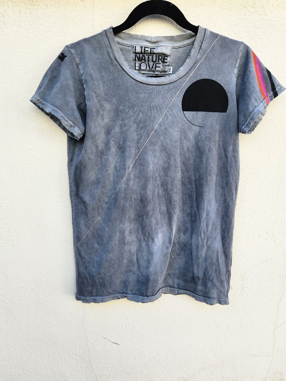 FREECITY Sign Golden Strikes T-Shirt - Picture 3 of 11